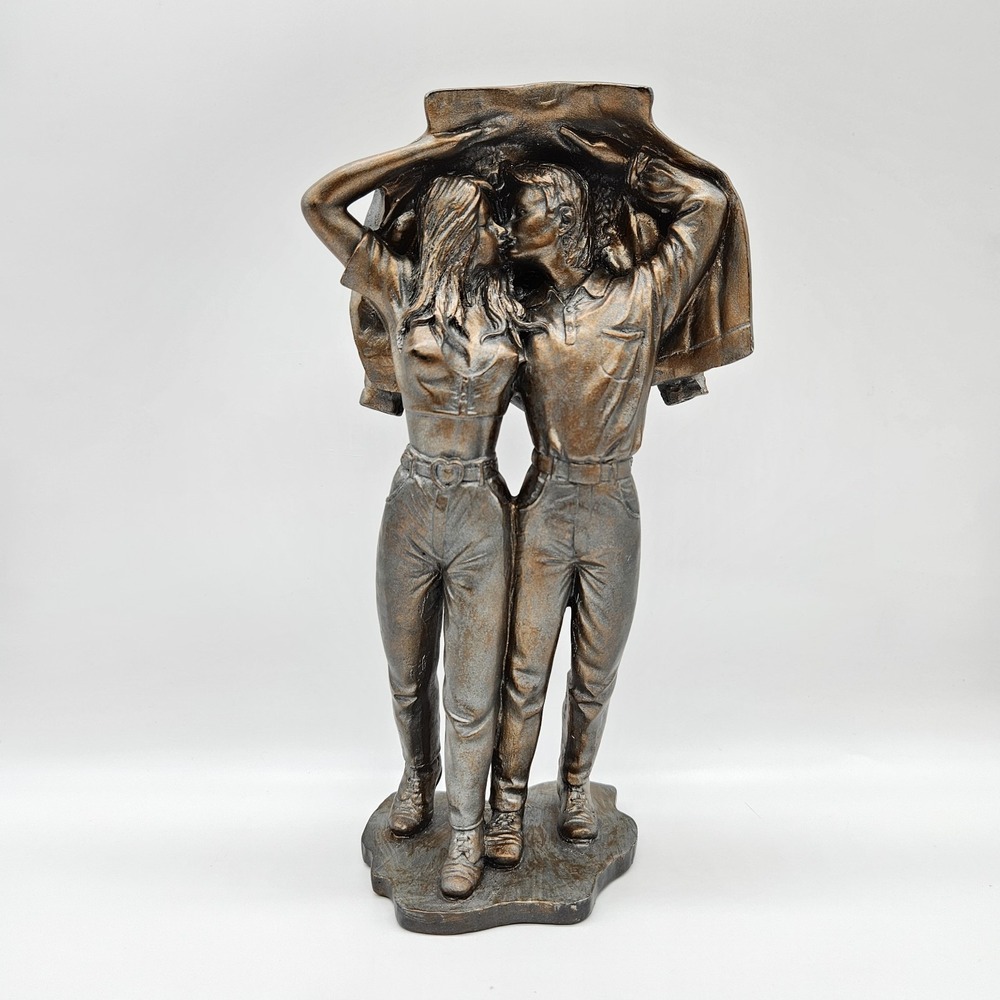 VTG 1995 Avery Creations Lovers Couple Kissing Table Sculpture Bronze Look 10"